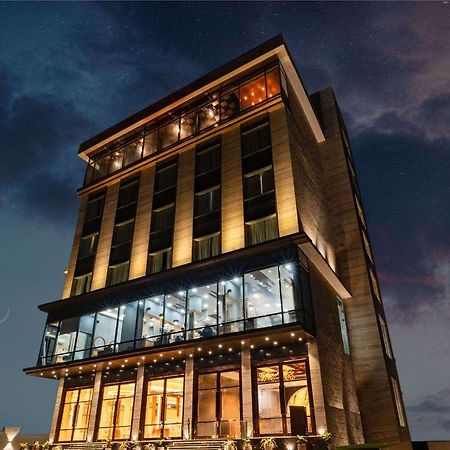 Clarion Hotel Epicure Dehradun Dış mekan fotoğraf
