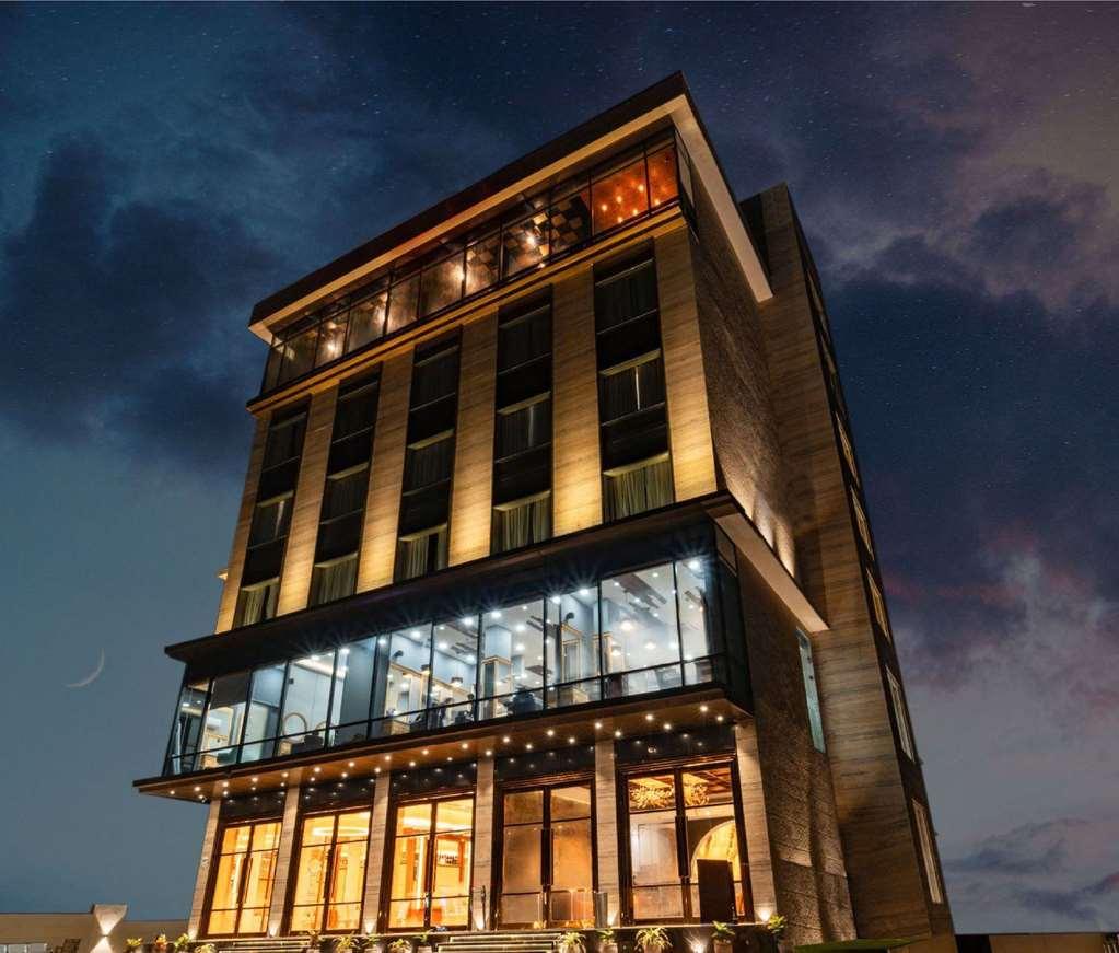 Clarion Hotel Epicure Dehradun Dış mekan fotoğraf