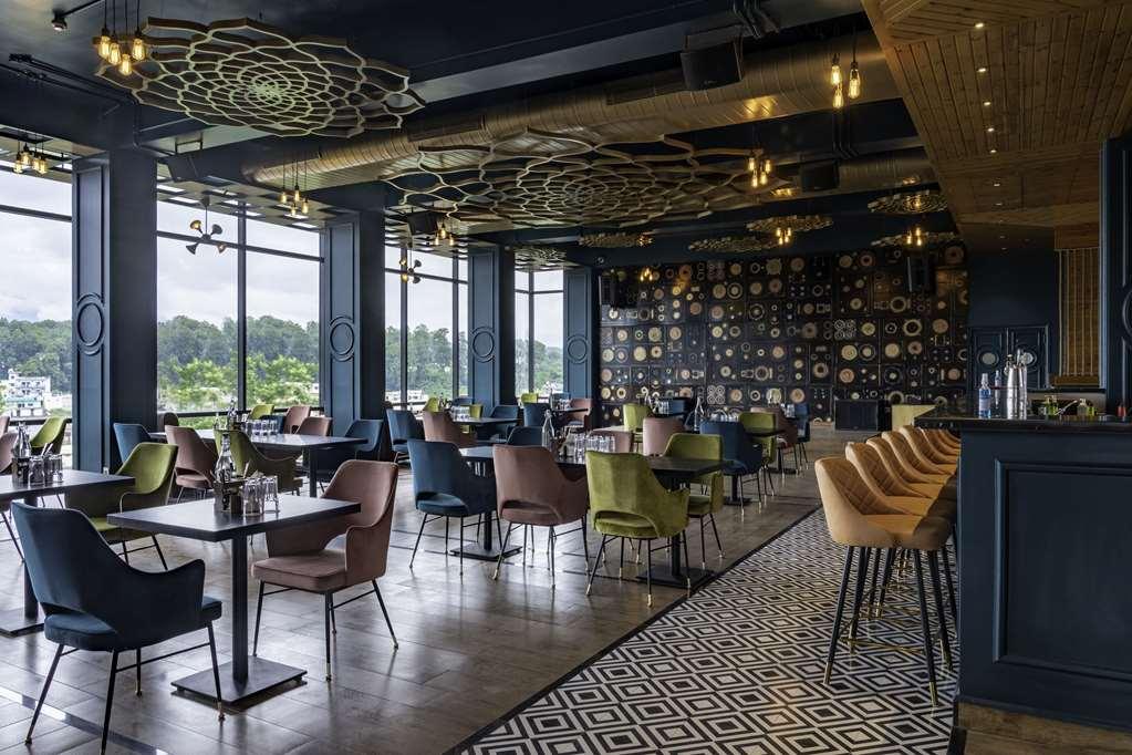 Clarion Hotel Epicure Dehradun Restoran fotoğraf