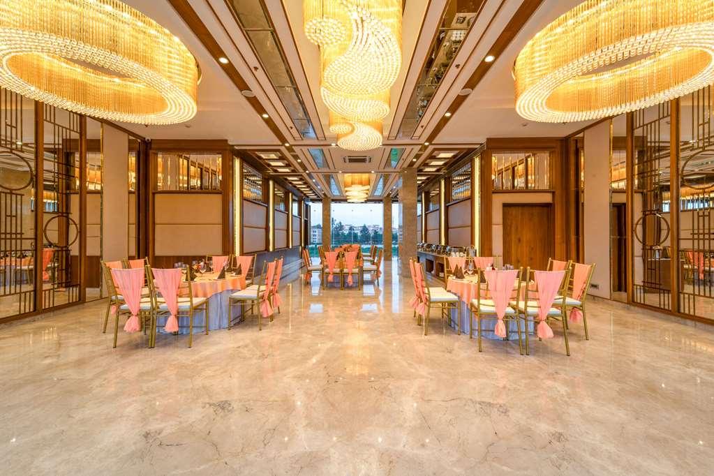Clarion Hotel Epicure Dehradun Konforlar fotoğraf